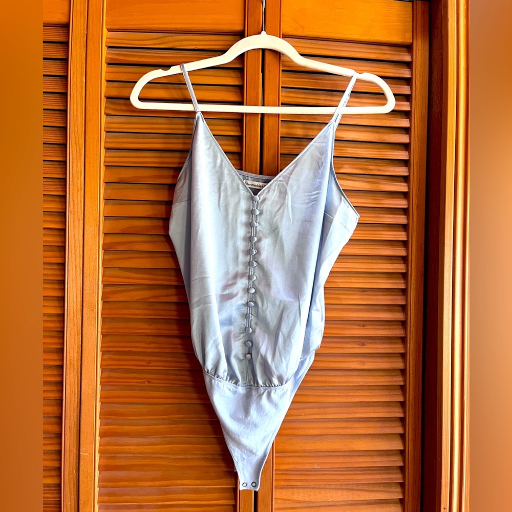 Abercrombie & Fitch Satin Bodysuit with Buttons - NEW WITH TAGS - Small